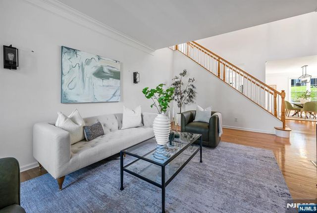17 Crooked Hill, Oakland, NJ 07436