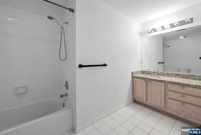 17 Crooked Hill, Oakland, NJ 07436