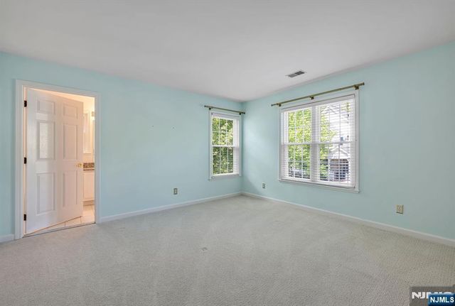17 Crooked Hill, Oakland, NJ 07436