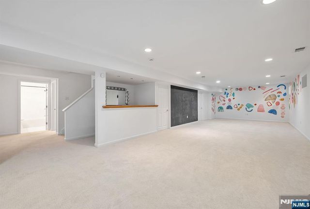 17 Crooked Hill, Oakland, NJ 07436