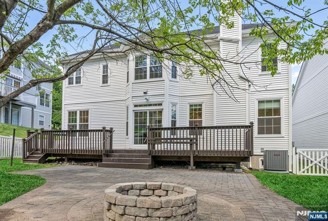 17 Crooked Hill, Oakland, NJ 07436