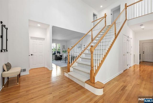 17 Crooked Hill, Oakland, NJ 07436