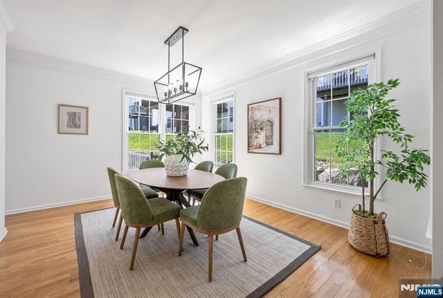 17 Crooked Hill, Oakland, NJ 07436