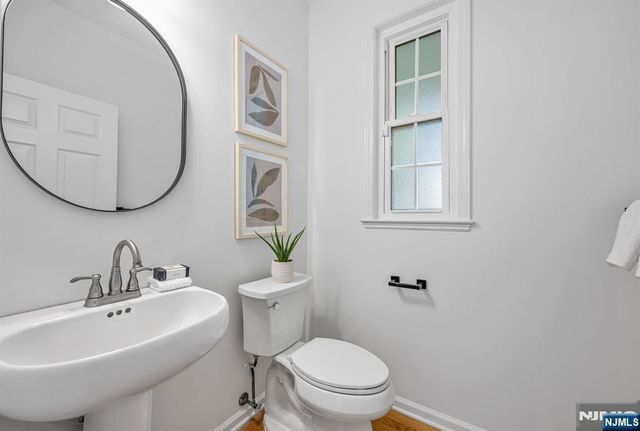 17 Crooked Hill, Oakland, NJ 07436