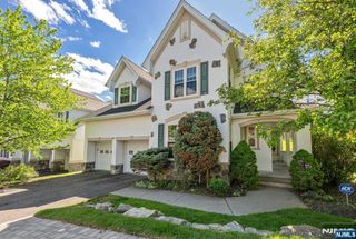 17 Crooked Hill, Oakland, NJ 07436