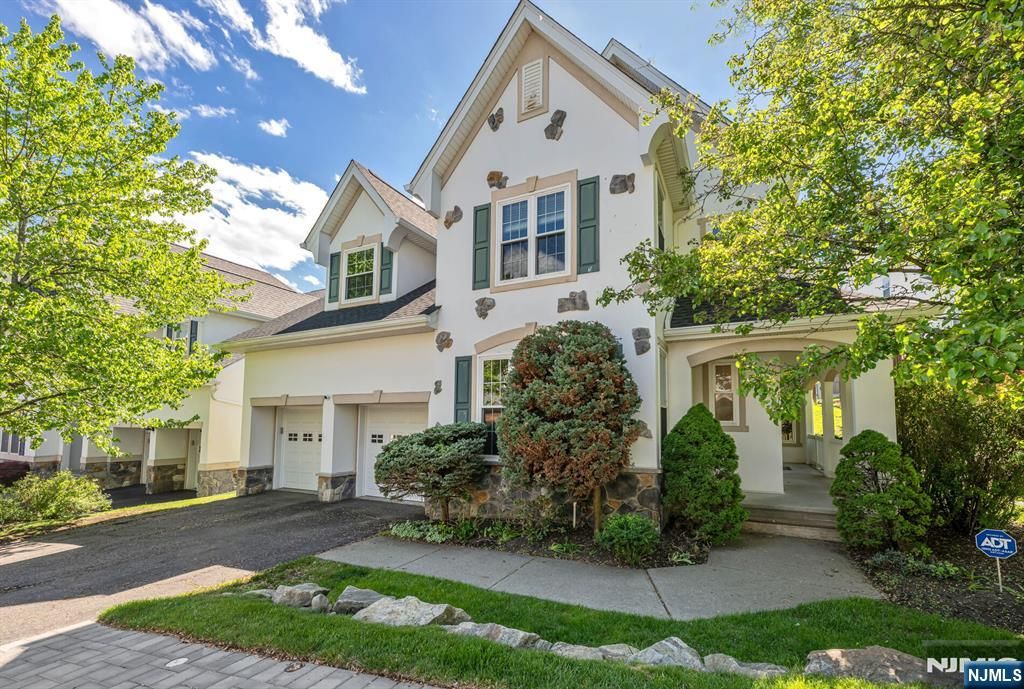 17 Crooked Hill, Oakland, NJ 07436