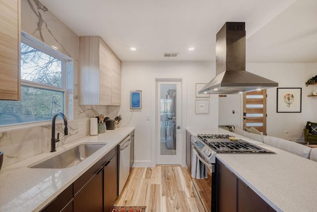 5313 Downs DR, Austin, TX 78721