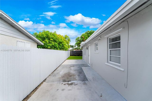1759 W Mowry Court, Homestead, FL 33030
