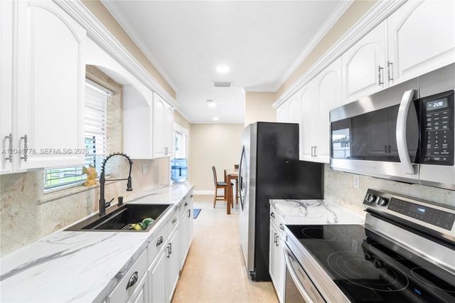 1759 W Mowry Court, Homestead, FL 33030