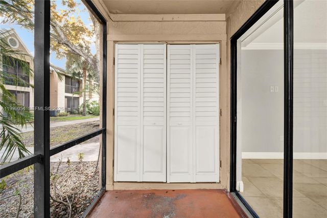 15570 SW 105th Ln 1717, Miami, FL 33196