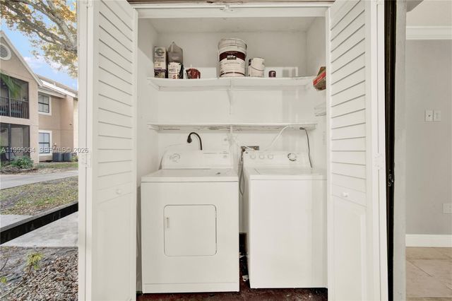 15570 SW 105th Ln 1717, Miami, FL 33196