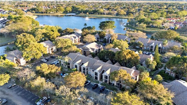 15570 SW 105th Ln 1717, Miami, FL 33196