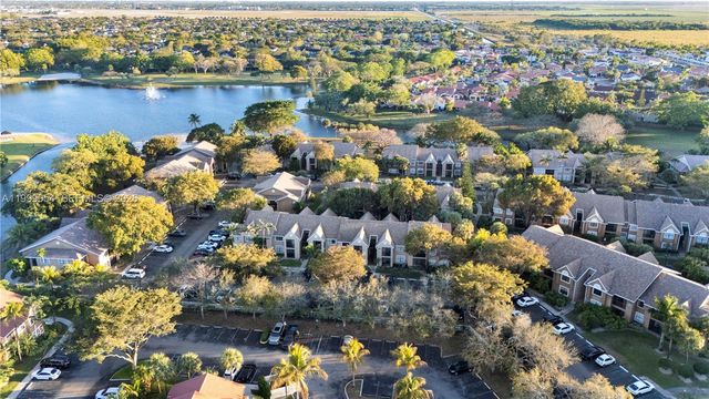 15570 SW 105th Ln 1717, Miami, FL 33196