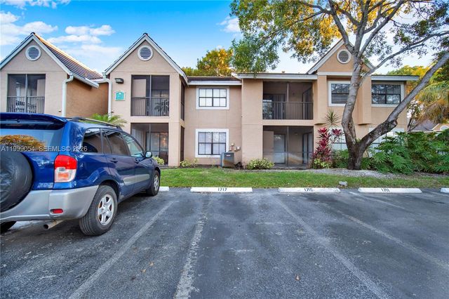 15570 SW 105th Ln 1717, Miami, FL 33196