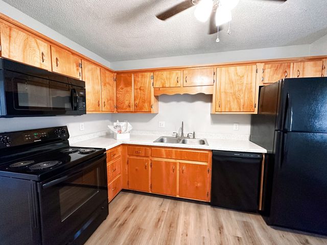 470 Martha Ln Apt B, Clarksville, TN 37043