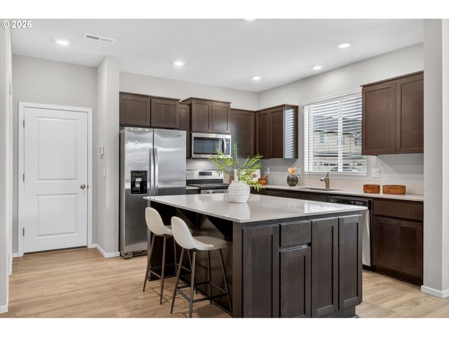 16132 Nw PRISTINE Ln, Portland, OR 97229