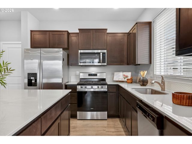 16132 Nw PRISTINE Ln, Portland, OR 97229