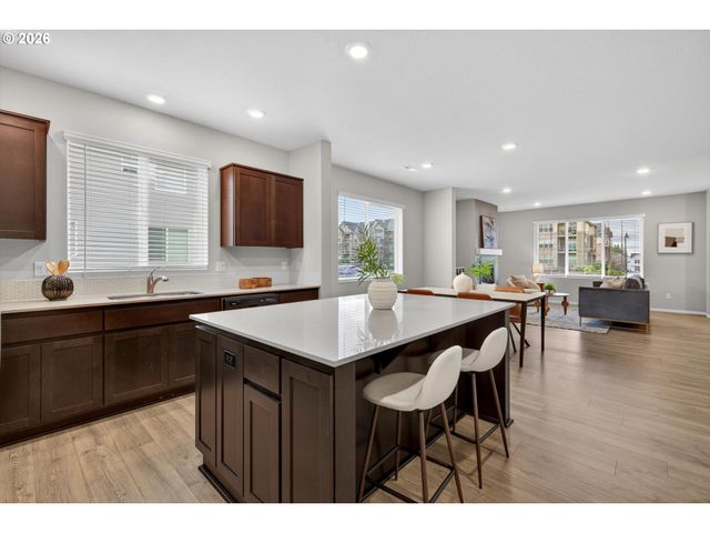 16132 Nw PRISTINE Ln, Portland, OR 97229