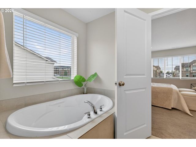 16132 Nw PRISTINE Ln, Portland, OR 97229