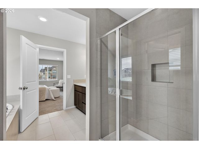 16132 Nw PRISTINE Ln, Portland, OR 97229