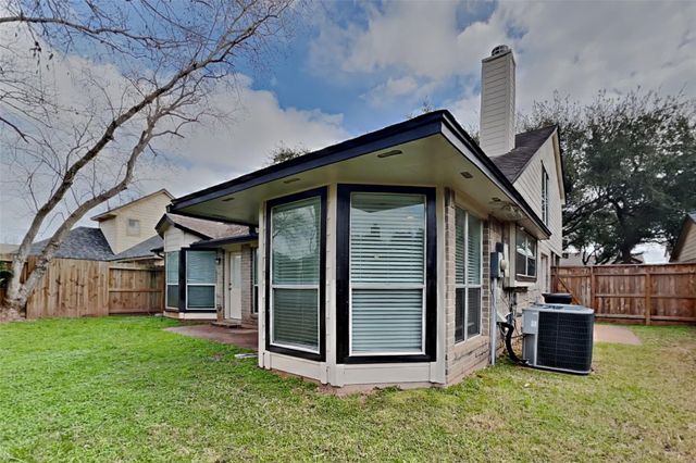 2010 Creekshire Drive, Sugar Land, TX 77478