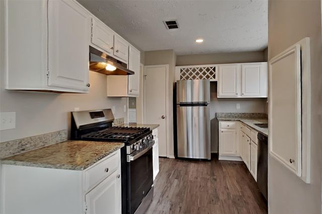 2010 Creekshire Drive, Sugar Land, TX 77478