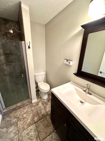 28 Jacobs Lane, Jacksonville, IL 62650