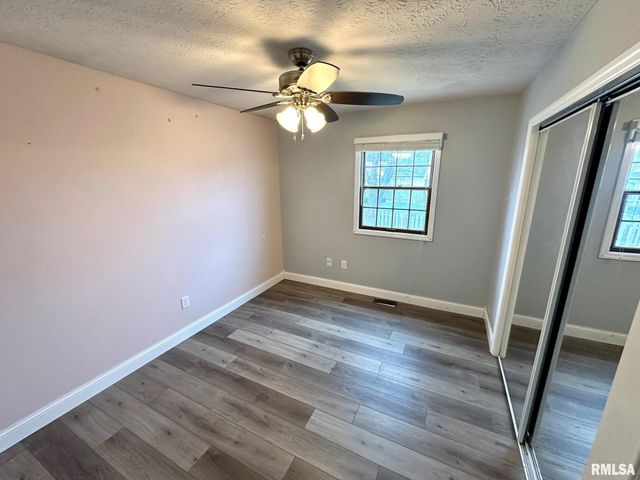 28 Jacobs Lane, Jacksonville, IL 62650