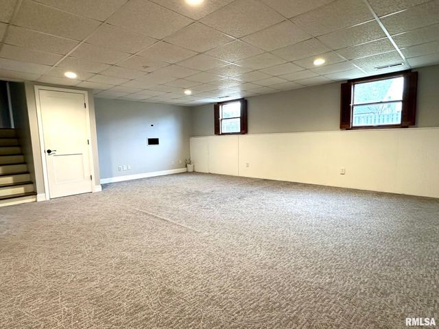 28 Jacobs Lane, Jacksonville, IL 62650