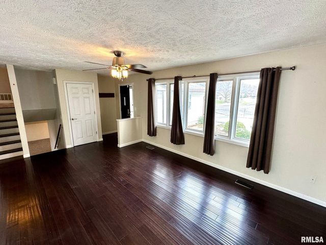 28 Jacobs Lane, Jacksonville, IL 62650