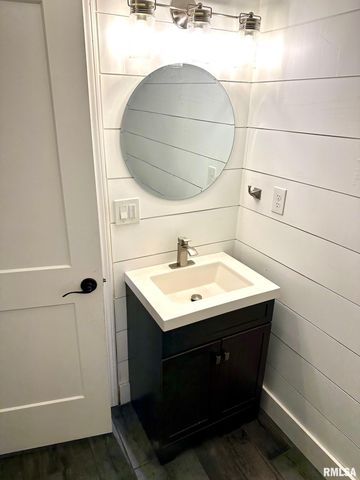 28 Jacobs Lane, Jacksonville, IL 62650