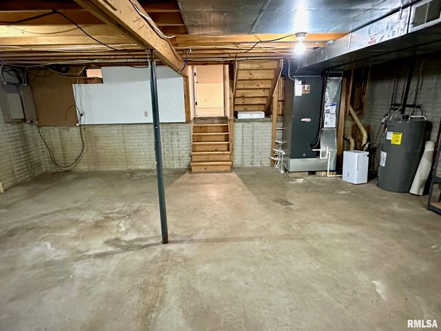 28 Jacobs Lane, Jacksonville, IL 62650