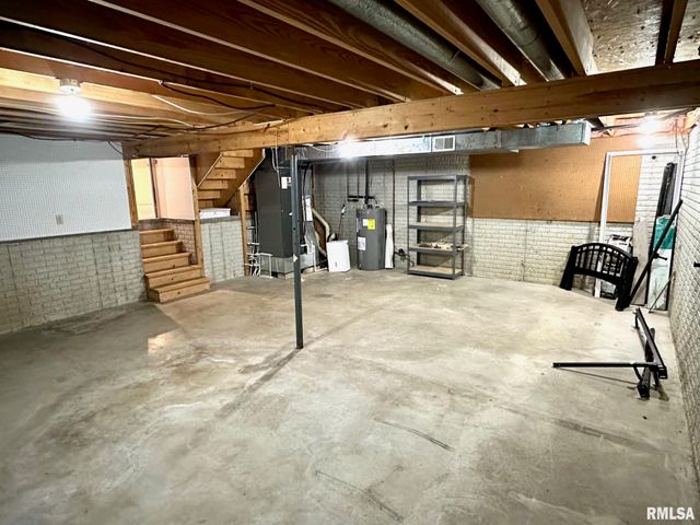 28 Jacobs Lane, Jacksonville, IL 62650