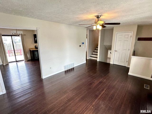 28 Jacobs Lane, Jacksonville, IL 62650