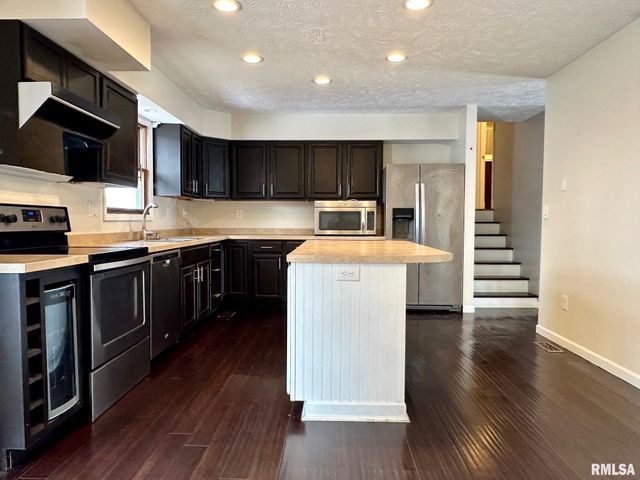 28 Jacobs Lane, Jacksonville, IL 62650