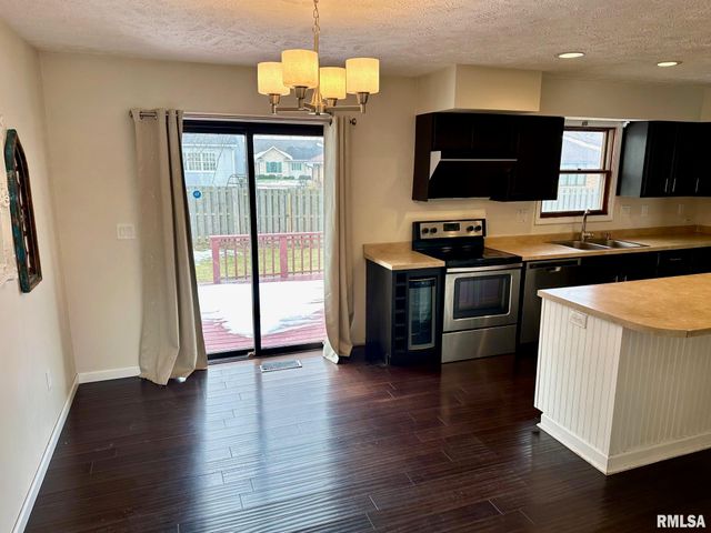 28 Jacobs Lane, Jacksonville, IL 62650