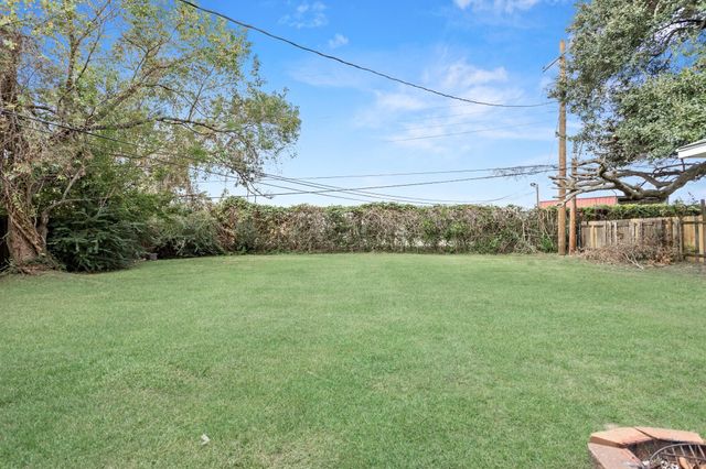 2413 Mckee Drive, Orange, TX 77630