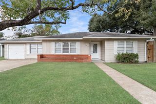 2413 Mckee Drive, Orange, TX 77630