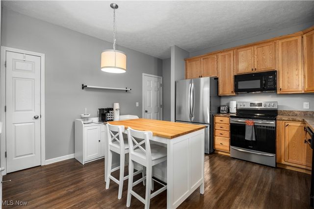 4201 Meadow Lark Drive, Lorain, OH 44053