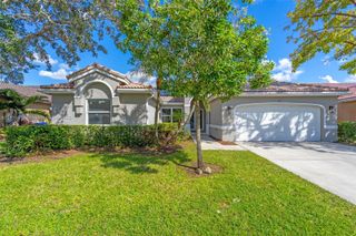 425 SW 198th Ter ., Pembroke Pines, FL 33029