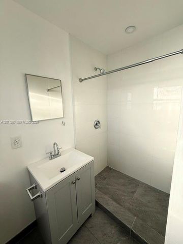 401 SE 10th Street rear, Hallandale Beach, FL 33009