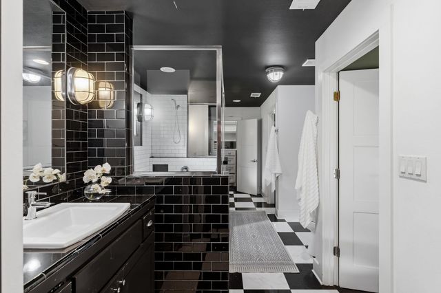 32 Sundown PKWY, Austin, TX 78746