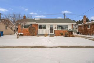 20886 Crestmont Lane, Dearborn Heights, MI 48127