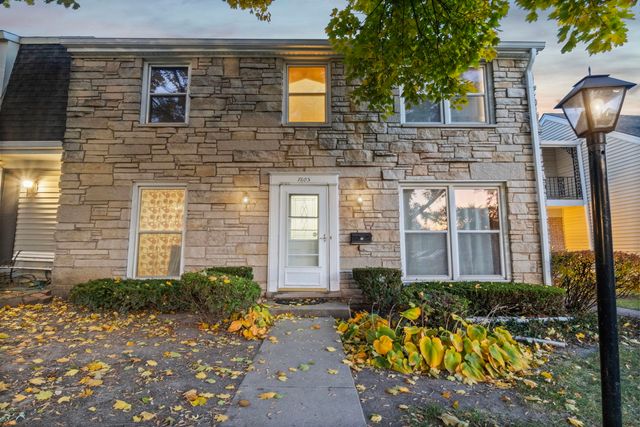 7605 Manchester Manor, Hanover Park, IL 60133