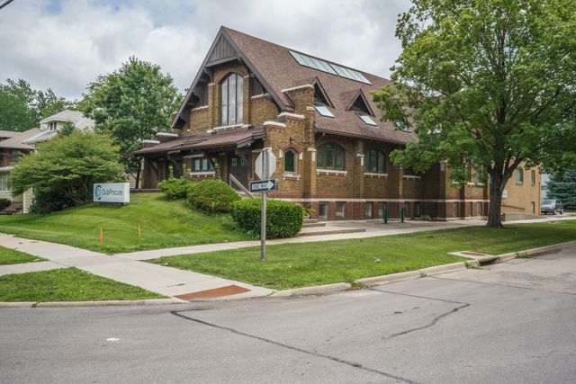 1225 W 4th Street, Waterloo, IA 50702