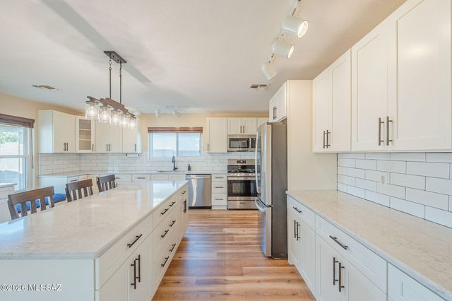 10095 N Mill Crossing Way, Tucson, AZ 85743