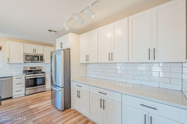 10095 N Mill Crossing Way, Tucson, AZ 85743