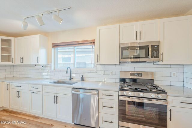 10095 N Mill Crossing Way, Tucson, AZ 85743