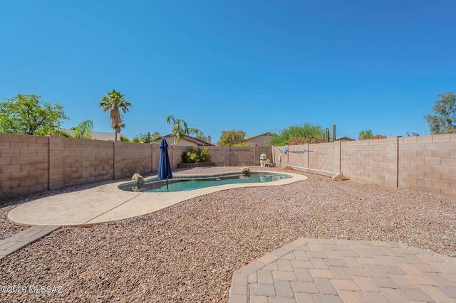 10095 N Mill Crossing Way, Tucson, AZ 85743