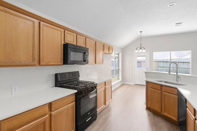 300 Spencer Landing E, La Porte, TX 77571